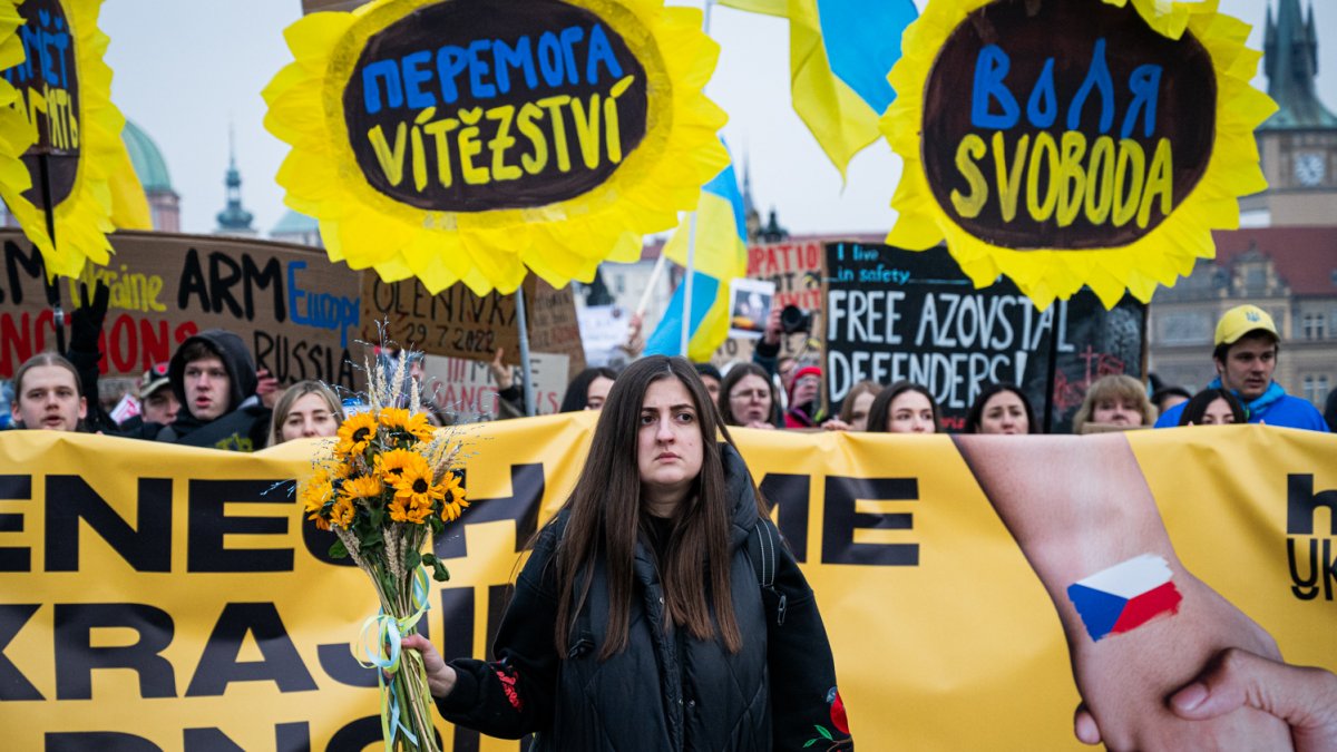 V Praze proběhla demonstrace na podporu Ukrajiny k třetímu výročí ruské invaze. (23.2.2025)