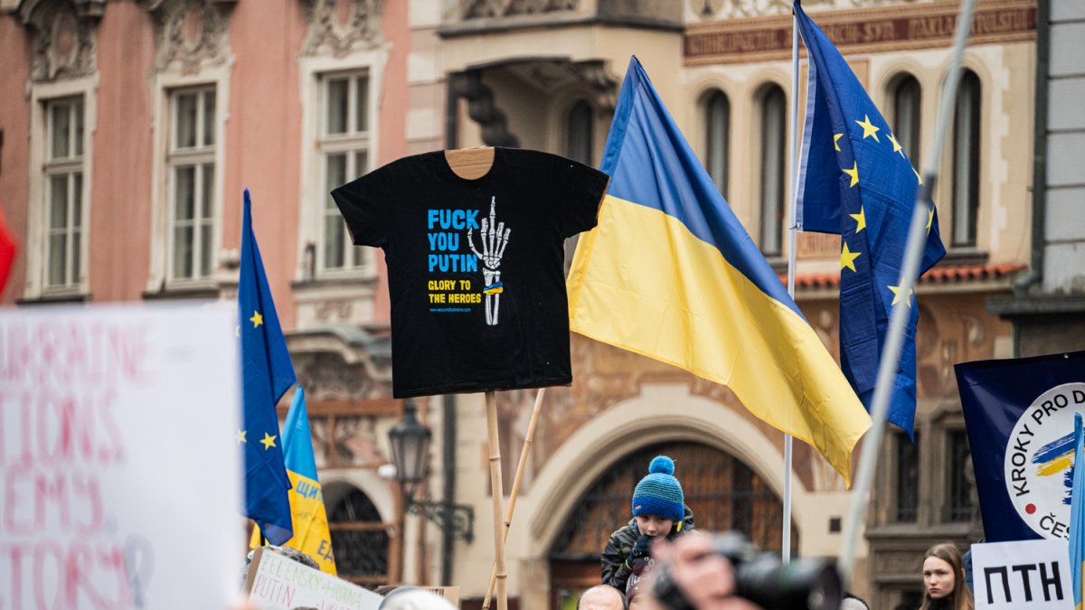 V Praze proběhla demonstrace na podporu Ukrajiny k třetímu výročí ruské invaze. (23.2.2025)