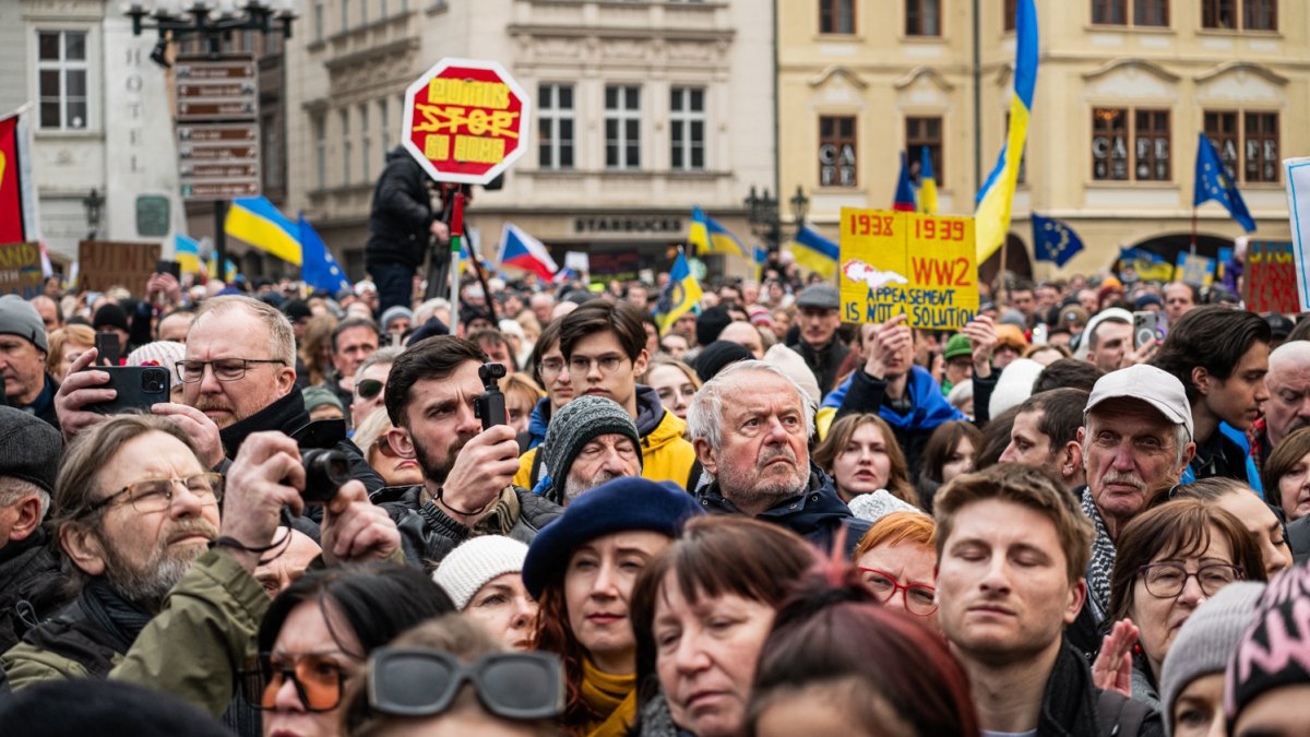 V Praze proběhla demonstrace na podporu Ukrajiny k třetímu výročí ruské invaze. (23.2.2025)