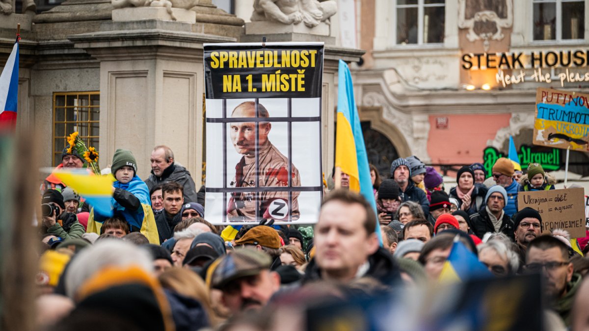 V Praze proběhla demonstrace na podporu Ukrajiny k třetímu výročí ruské invaze. (23.2.2025)