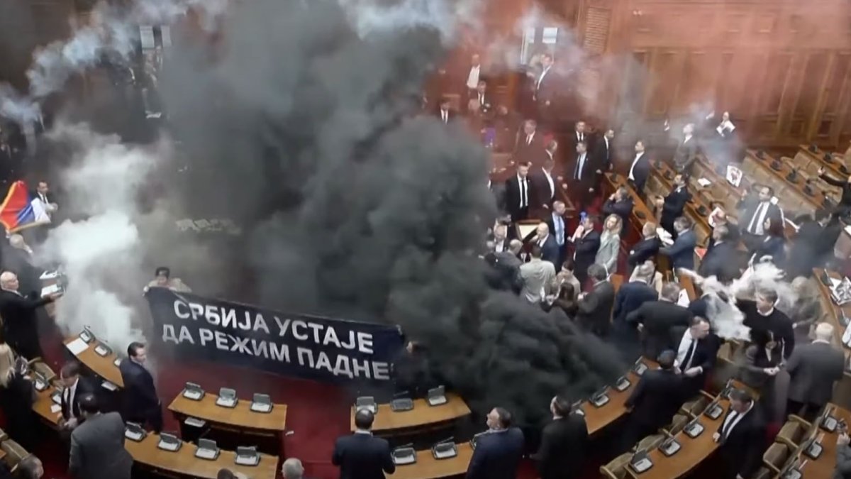 Srbské parlamentní drama