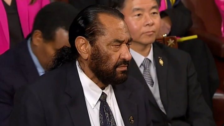 Al Green, vykázaný člen Sněmovny reprezentantů USA při projevu D. Trumpa z Kongresu (Washington, 4. března 2025).