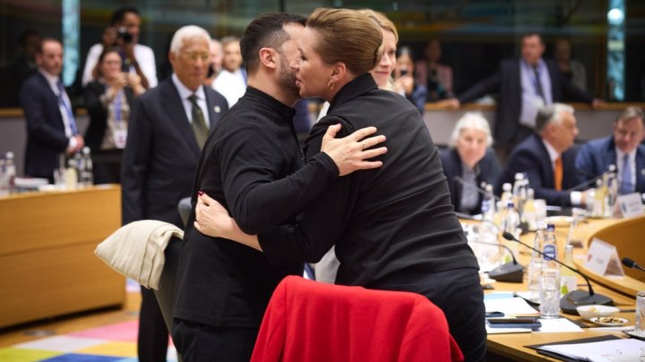Mette Frederiksenová a Volodymyr Zelenskyj na summitu EU. (6. března 2025).