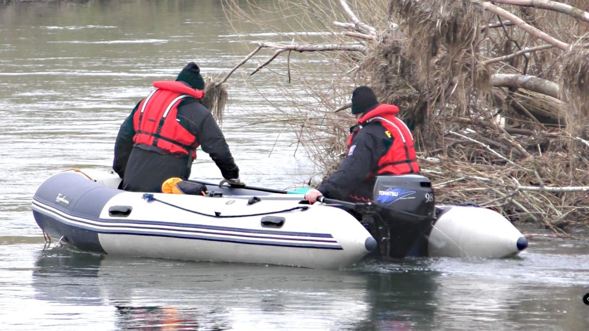 Policisté hledali mladíka v řece Moravě.