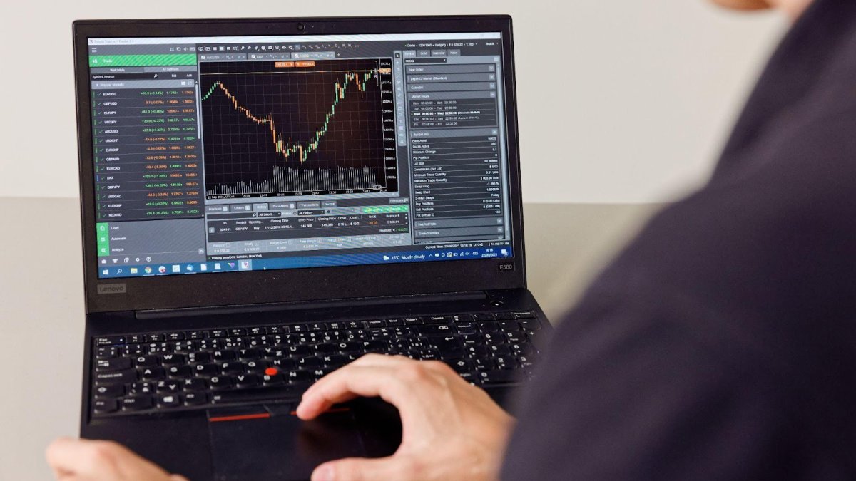 Obchodní platforma je jediný program potřebný k obchodování na Forexu. Pomocí ní zobrazujete trhy, otevíráte a zavíráte objednávky.