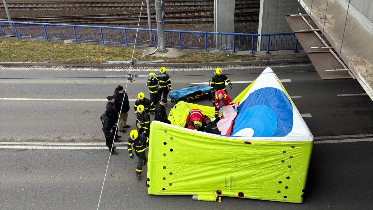 Pohotoví hasiči zachránili život sebevraha v Ostravě. (15.3.2025)