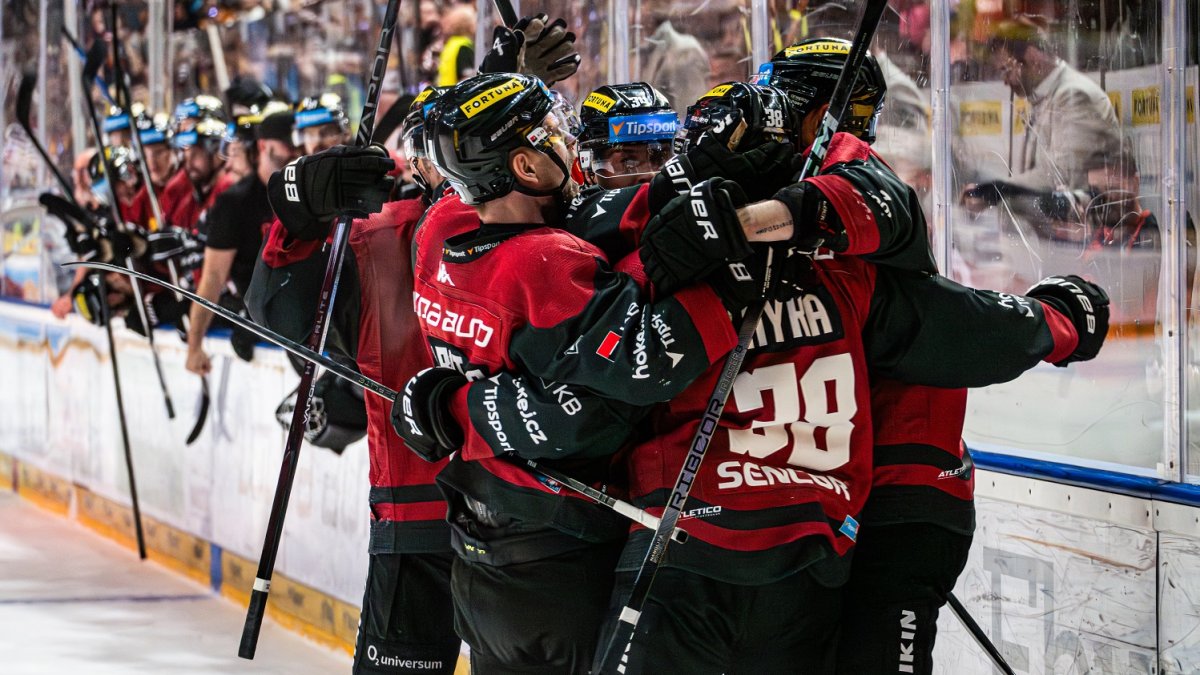 HC Sparta Praha zdolala Třinec a je v semifinále!
