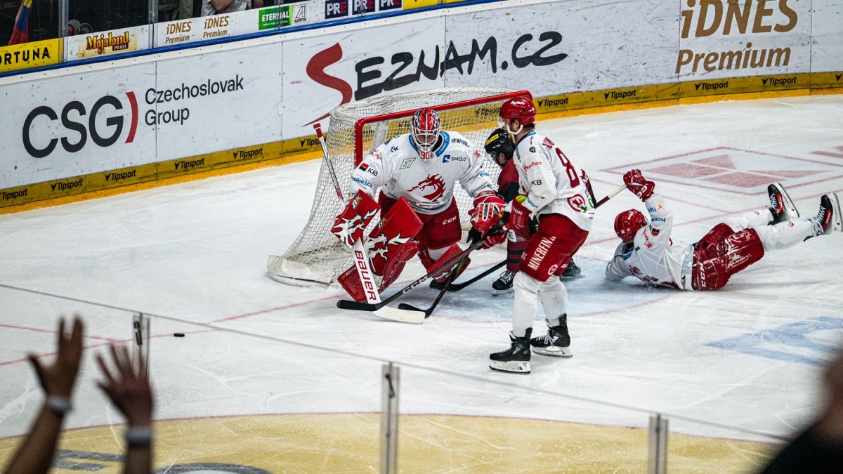 HC Sparta Praha zdolala Třinec a je v semifinále!