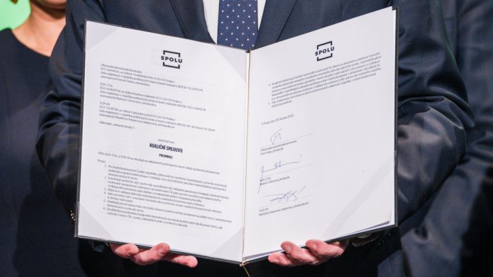Strany Spolu podepsaly koaliční smlouvu. (25.3.2025)
