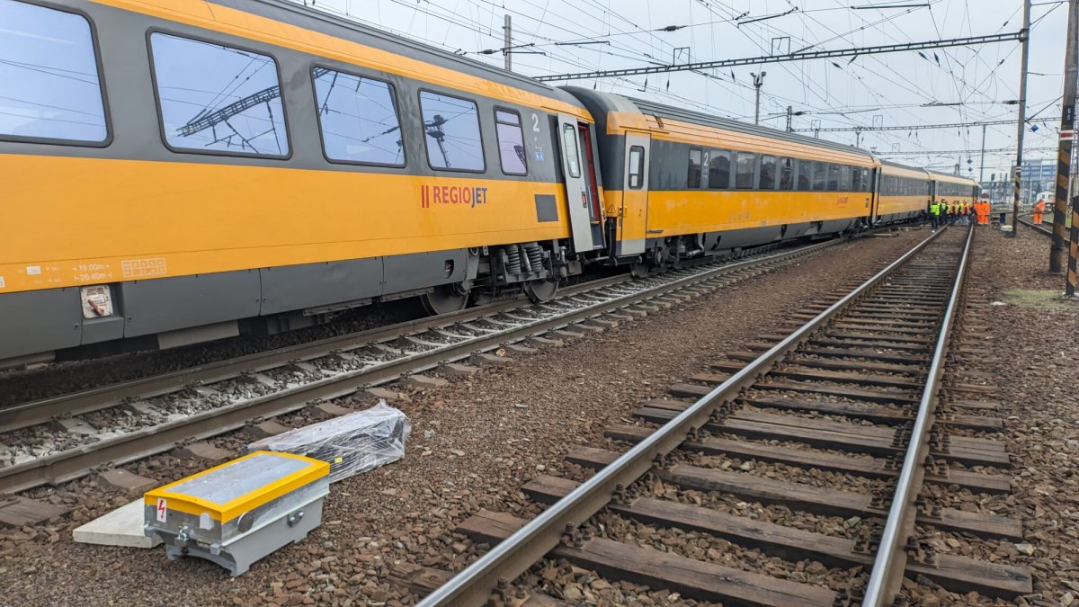 Na hlavním nádraží v Ostravě vykolejil vlak. (2.4.2025)