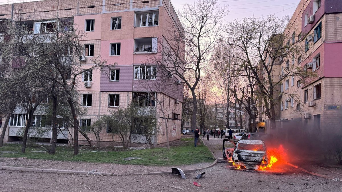 Mezi oběťmi ruského útoku na Kryvyj Rih jsou i děti. (4.4.2025)