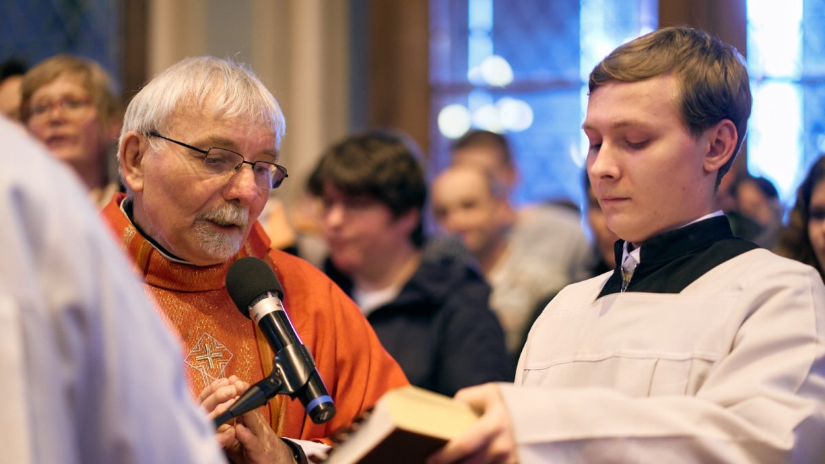 Mše za Annu Slováčkovou v bazilice sv. Ludmily na náměstí Míru v Praze