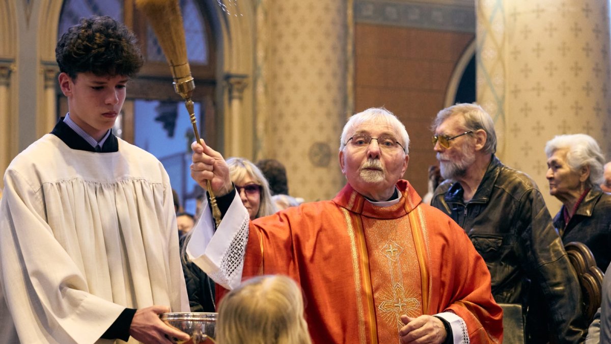 Mše za Annu Slováčkovou v bazilice sv. Ludmily na náměstí Míru v Praze