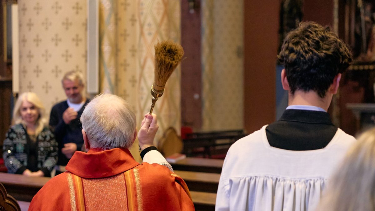 Mše za Annu Slováčkovou v bazilice sv. Ludmily na náměstí Míru v Praze