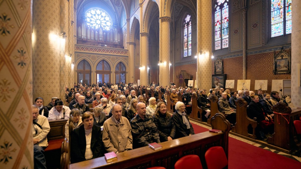 Mše za Annu Slováčkovou v bazilice sv. Ludmily na náměstí Míru v Praze