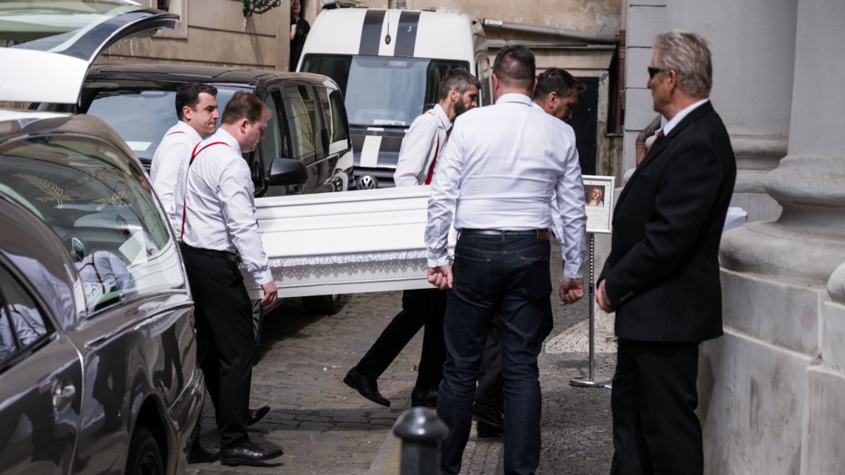 V Praze se koná poslední rozloučení s Annou Slováčkovou. (15.4.2025)