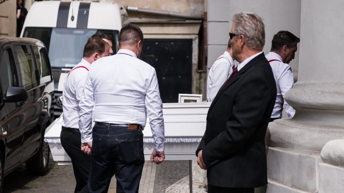 V Praze se koná poslední rozloučení s Annou Slováčkovou. (15.4.2025)