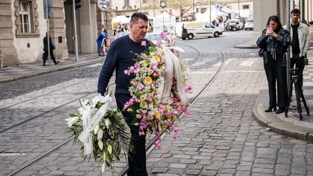 V Praze se koná poslední rozloučení s Annou Slováčkovou. (15.4.2025)