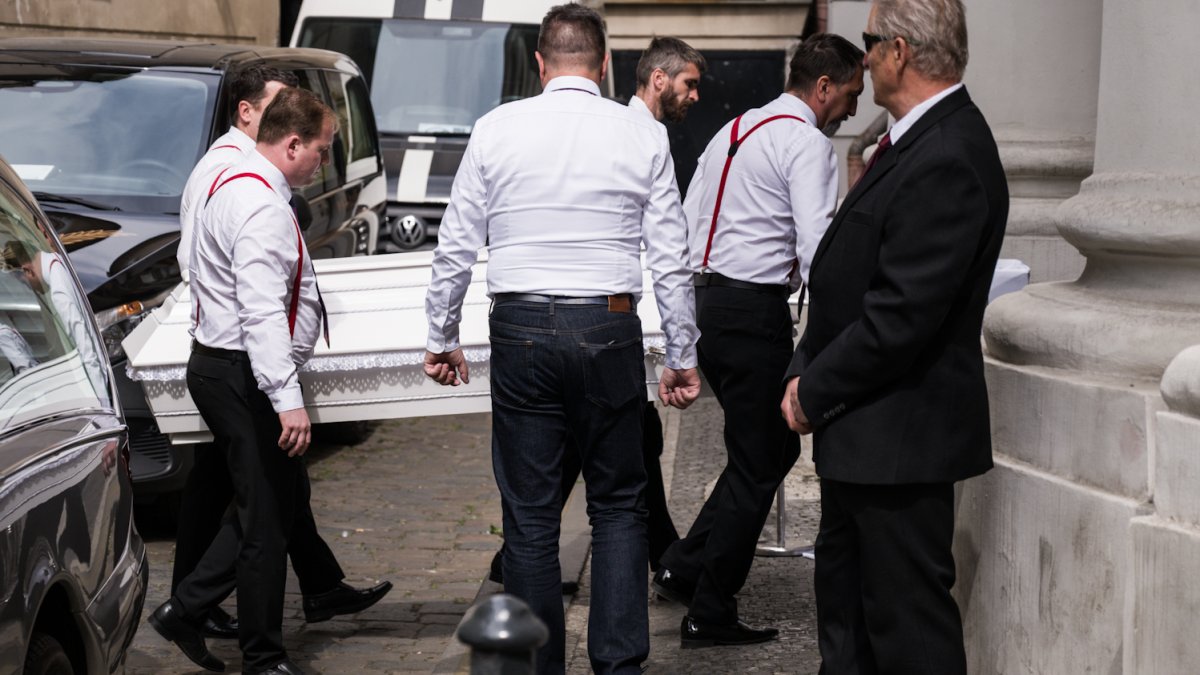 V Praze se koná poslední rozloučení s Annou Slováčkovou. (15.4.2025)