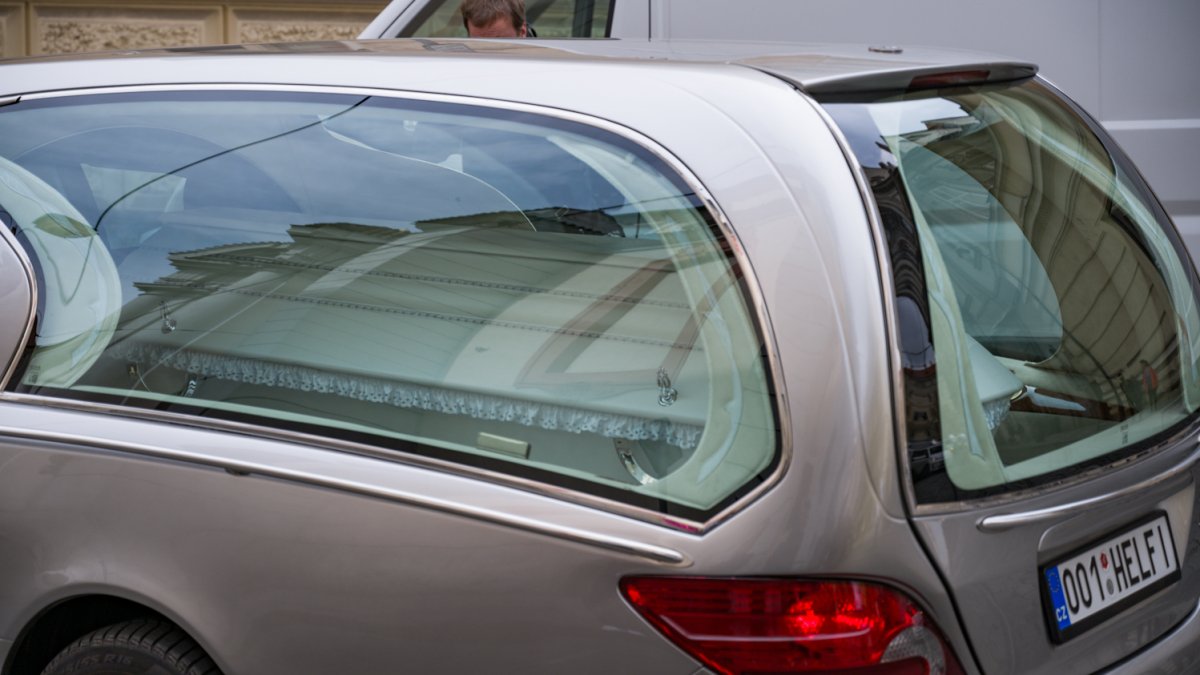 V Praze se koná poslední rozloučení s Annou Slováčkovou. (15.4.2025)