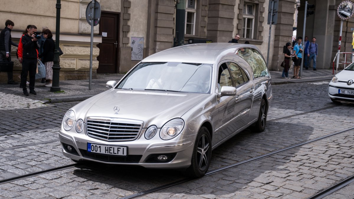 V Praze se koná poslední rozloučení s Annou Slováčkovou. (15.4.2025)