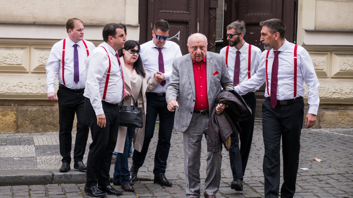 Felix Slováček a Dagmar Patrasová dorazili na poslední rozloučení s dcerou. (15.4.2025)