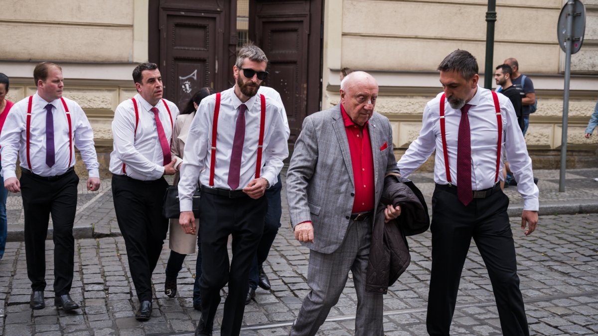 Felix Slováček a Dagmar Patrasová dorazili na poslední rozloučení s dcerou. (15.4.2025)