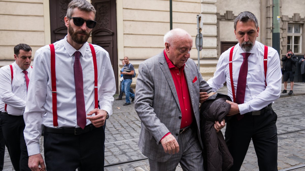 Felix Slováček a Dagmar Patrasová dorazili na poslední rozloučení s dcerou. (15.4.2025)