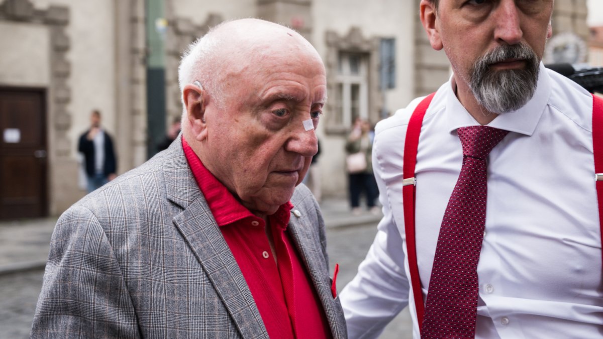 Felix Slováček a Dagmar Patrasová dorazili na poslední rozloučení s dcerou. (15.4.2025)