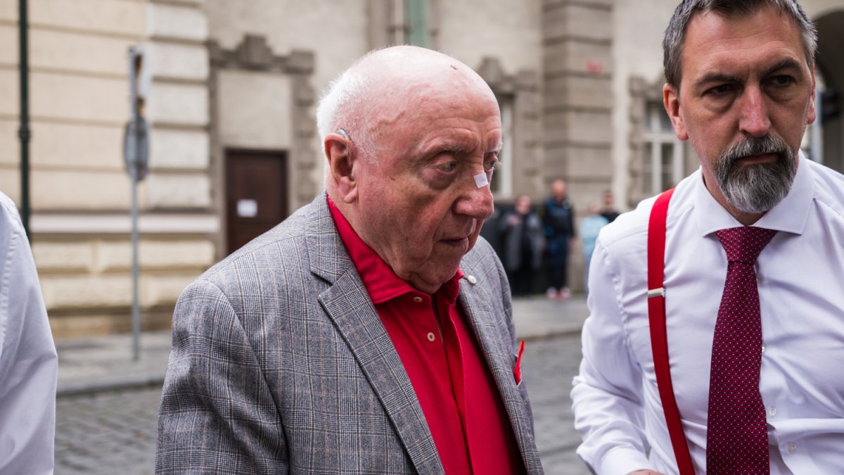 Felix Slováček a Dagmar Patrasová dorazili na poslední rozloučení s dcerou. (15.4.2025)