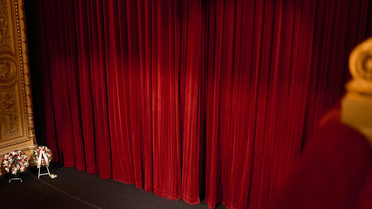 V Národním divadle se lidé rozloučili s Aloisem Švehlíkem. (16.4.2025)