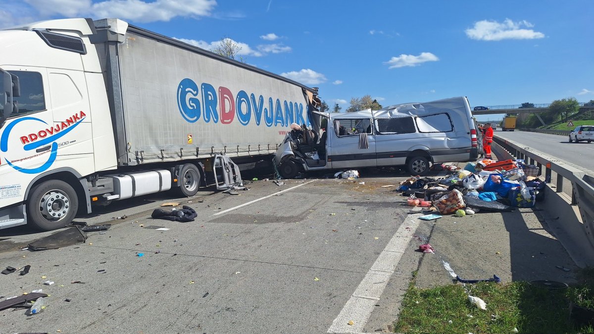 Na dálnici D2 se stala tragická dopravní nehoda. (16.4.2025)