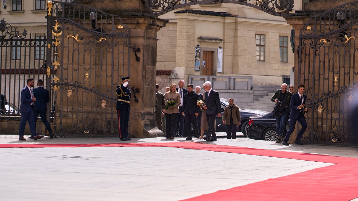 Volodymyr Zelenskyj a Olena Zelenská se na Pražském hradě sešli s Petrem Pavlem a Evou Pavlovou