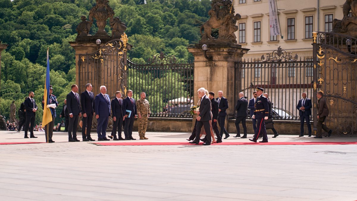 Volodymyr Zelenskyj a Olena Zelenská se na Pražském hradě sešli s Petrem Pavlem a Evou Pavlovou