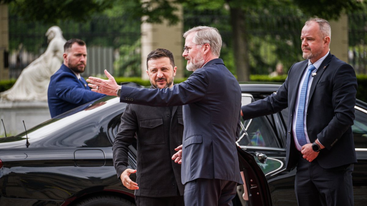 Volodymyr Zelenskyj s premiérem Petrem Fialou