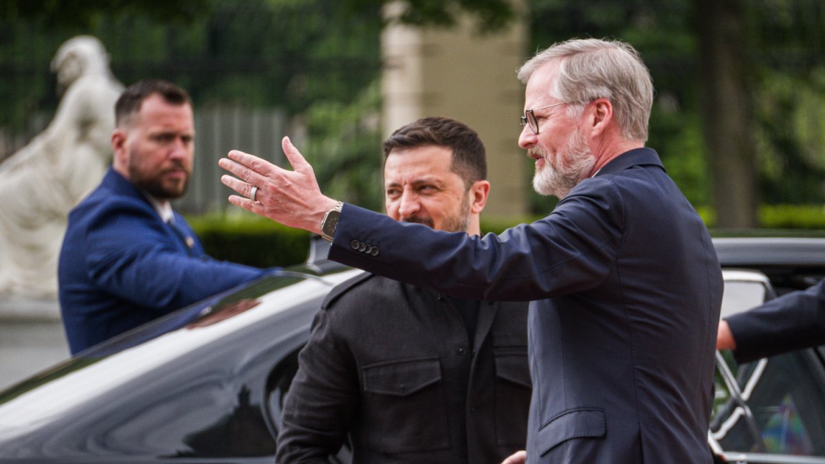 Volodymyr Zelenskyj s premiérem Petrem Fialou