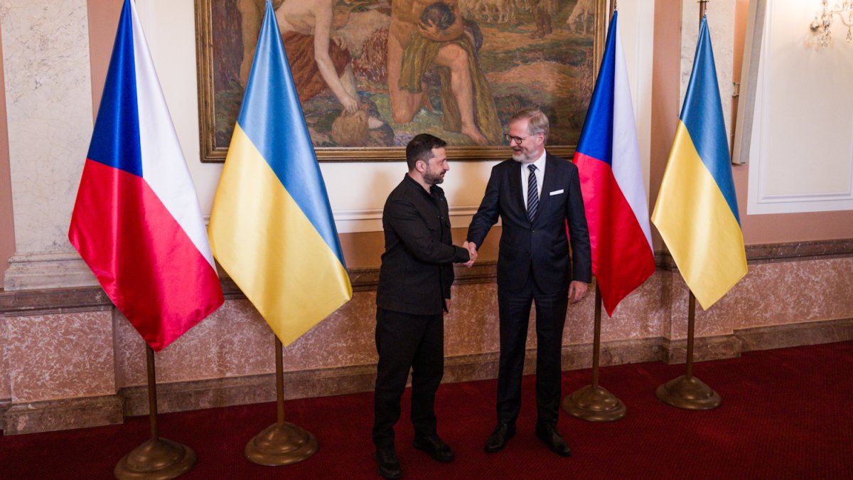 Volodymyr Zelenskyj s premiérem Petrem Fialou