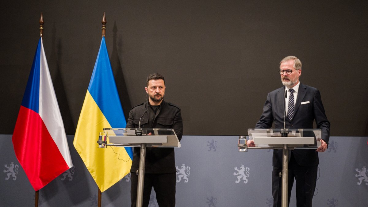 Volodymyr Zelenskyj s premiérem Petrem Fialou