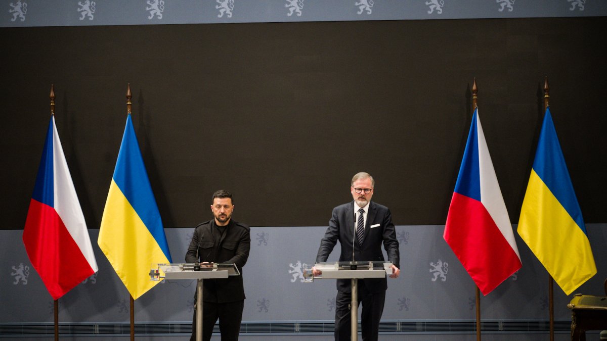 Volodymyr Zelenskyj s premiérem Petrem Fialou