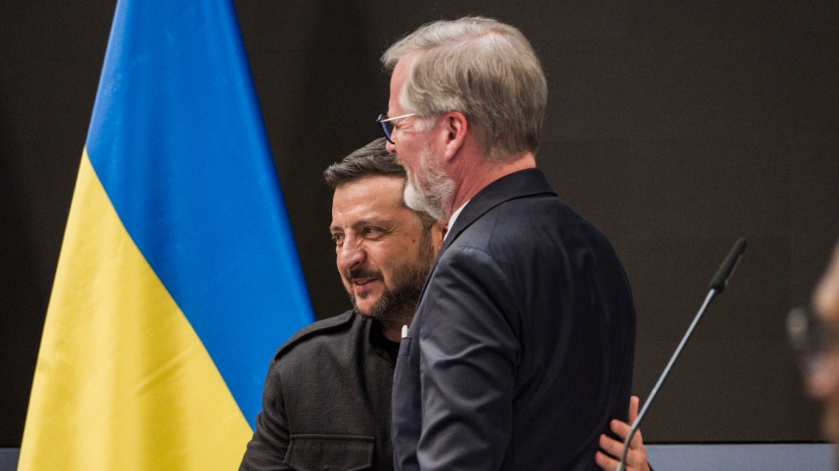 Volodymyr Zelenskyj s premiérem Petrem Fialou