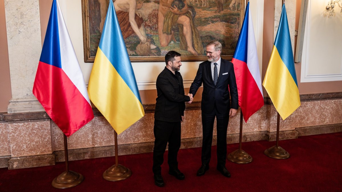 Volodymyr Zelenskyj s premiérem Petrem Fialou