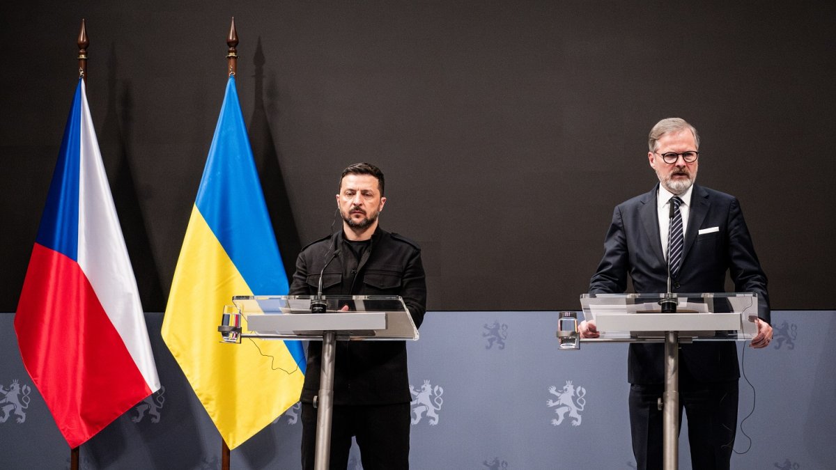 Volodymyr Zelenskyj s premiérem Petrem Fialou