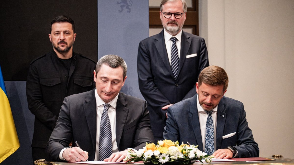 Volodymyr Zelenskyj s premiérem Petrem Fialou