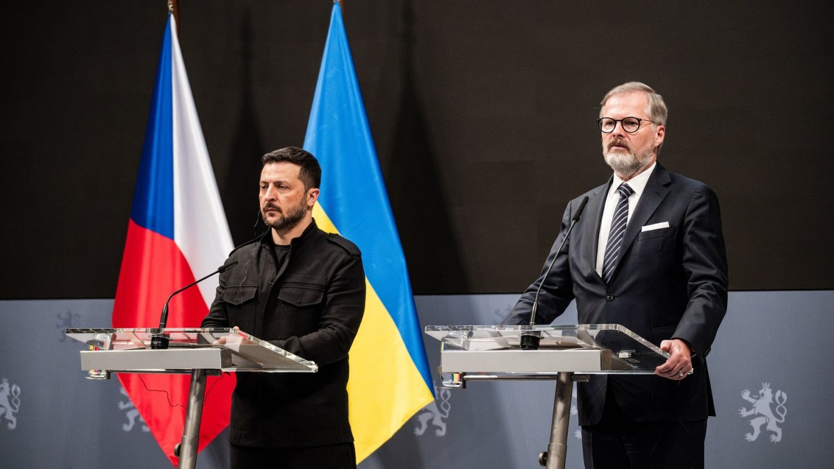 Volodymyr Zelenskyj s premiérem Petrem Fialou