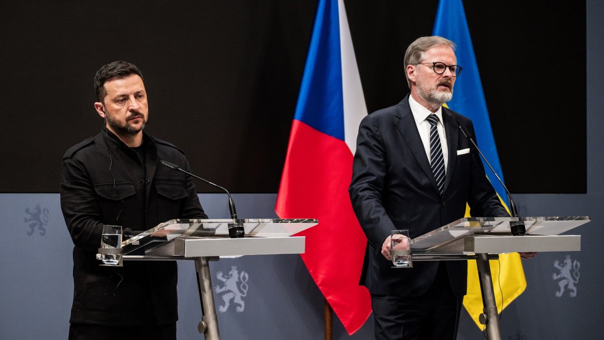 Volodymyr Zelenskyj s premiérem Petrem Fialou