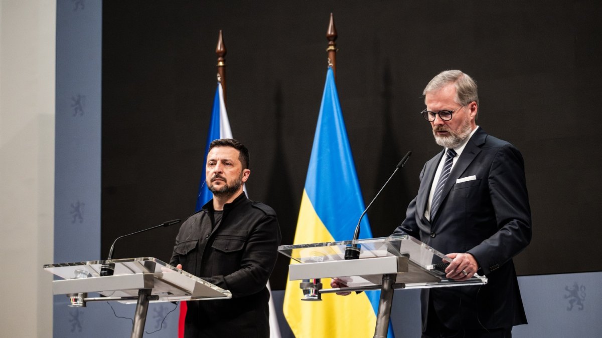 Volodymyr Zelenskyj s premiérem Petrem Fialou