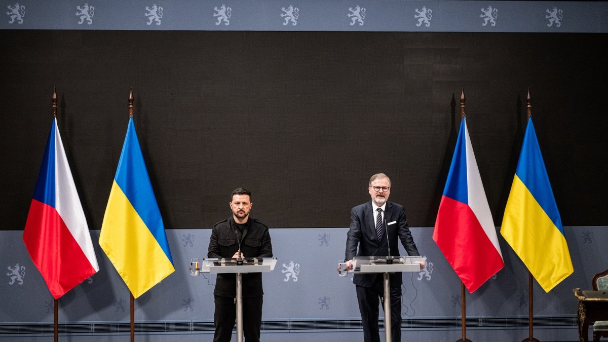 Volodymyr Zelenskyj s premiérem Petrem Fialou