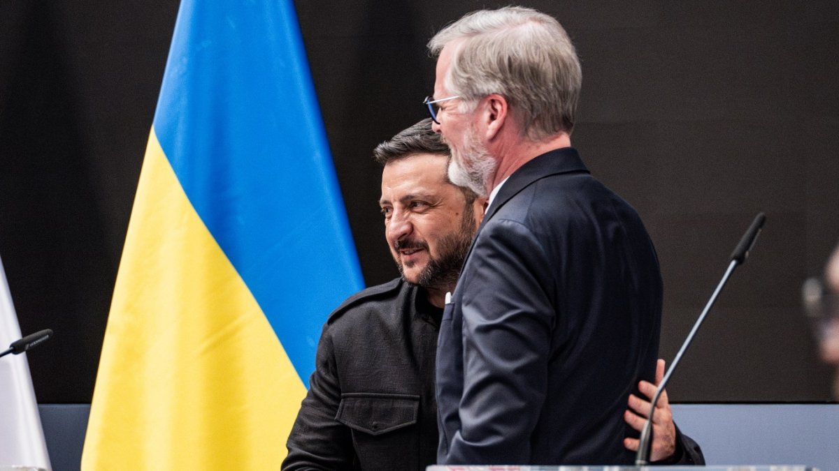 Volodymyr Zelenskyj s premiérem Petrem Fialou