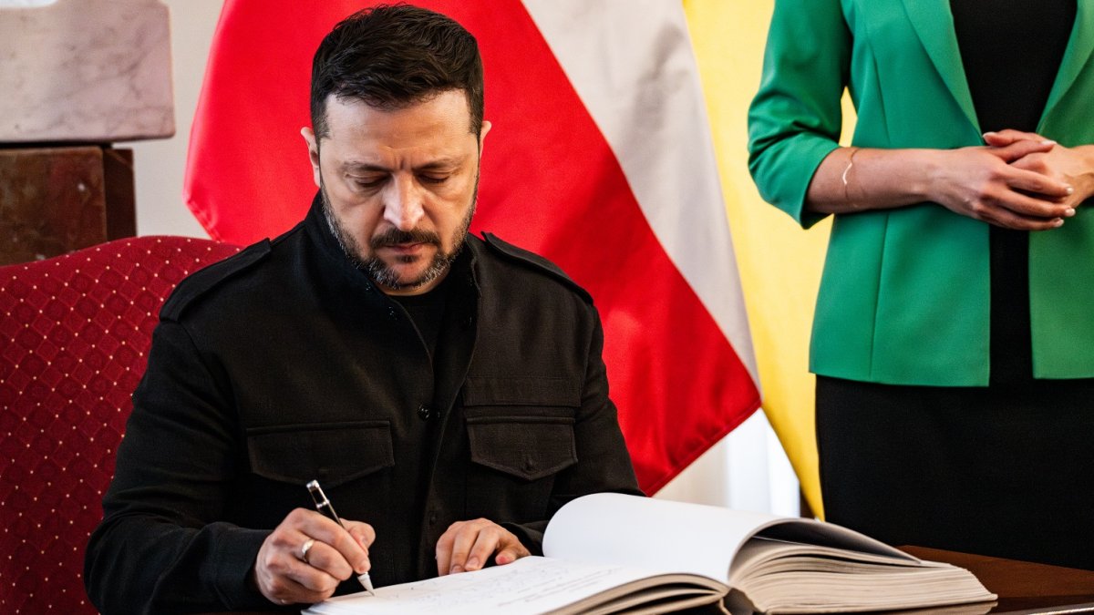 Volodymyr Zelenskyj s předsedkyní Poslanecké sněmovny Markétou Pekarovou Adamovou