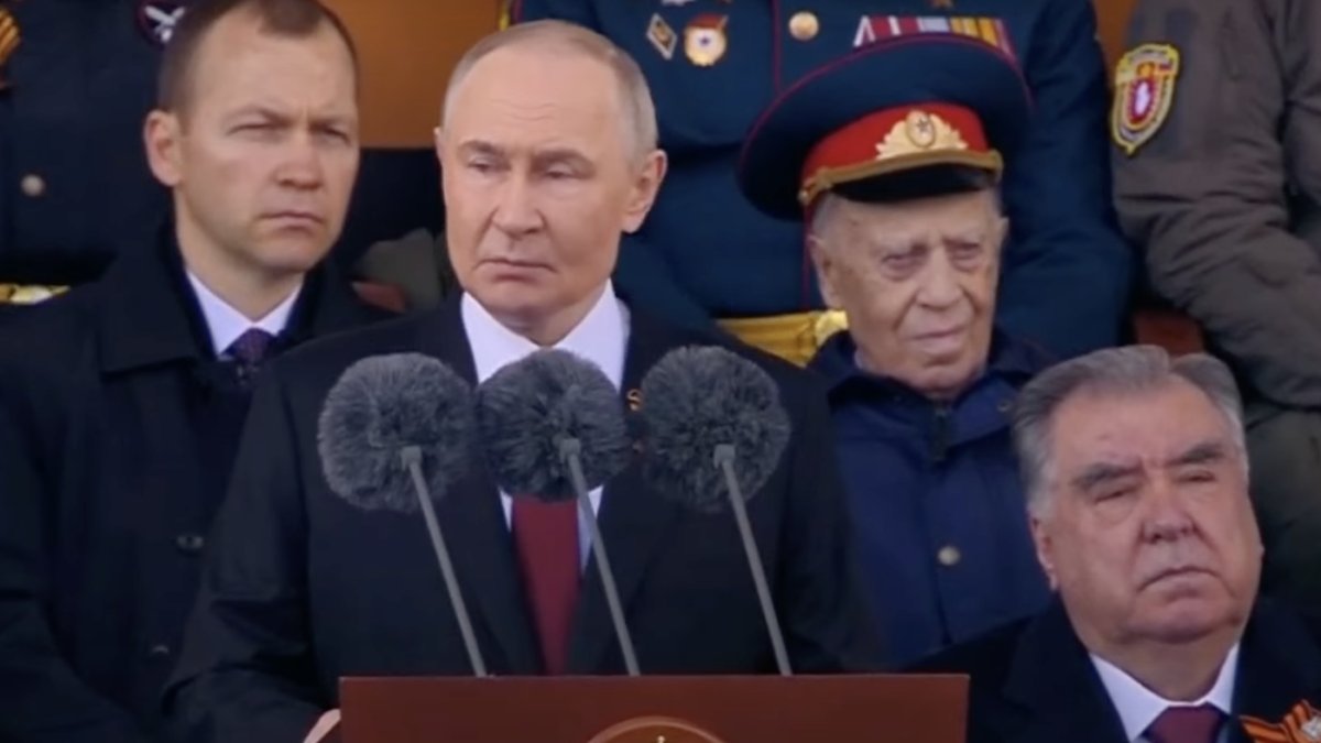 Vladimir Putin promlouvá na oslavách u příležitosti 80. výročí konce druhé světové války. (9.5.2025)